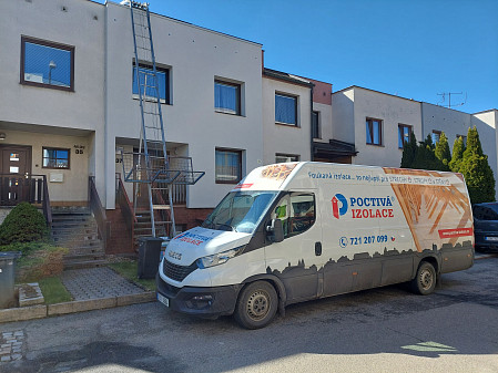 Izolace střechy řadového domu v Jihlavě